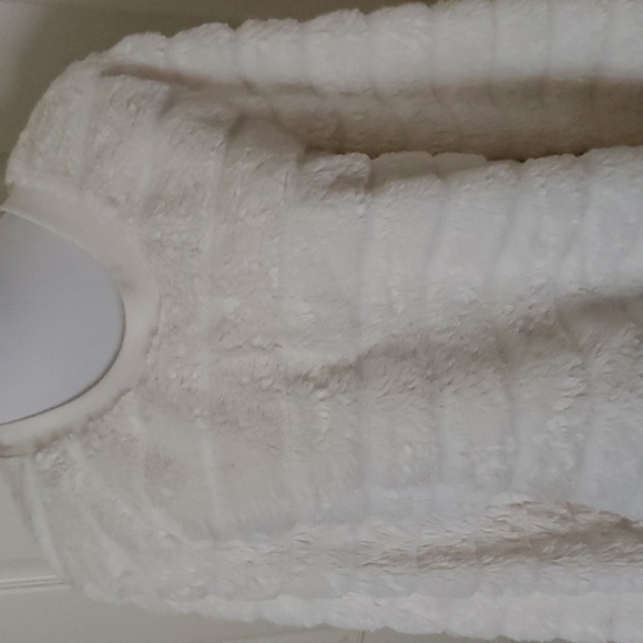 Fuzzy Soft Sweater Size Large - Picture 3 of 7